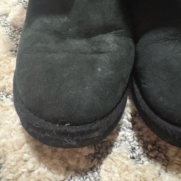 black UGG classic short boots - Picture 3 of 5